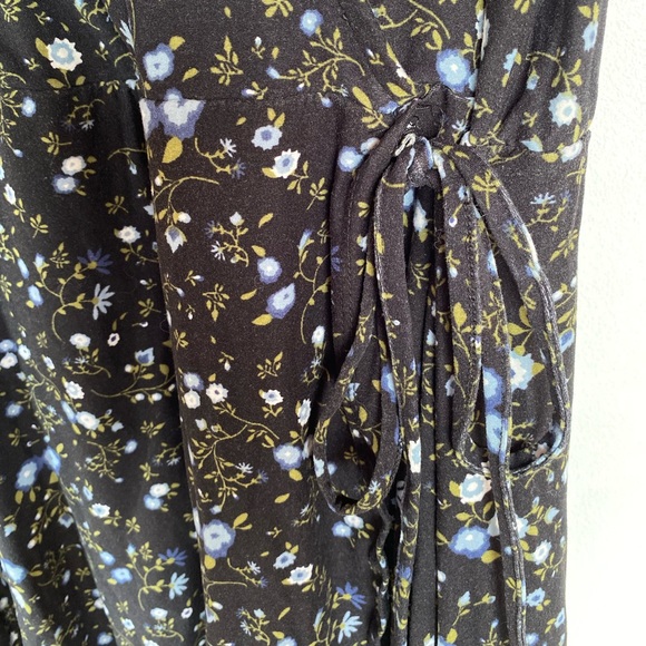 Rue21 - Faux A-Line Wrap Dress Knee Length Soft Material - Picture 6 of 6